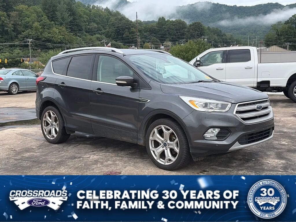 2019 Ford Escape Titanium — photo 1 of 6