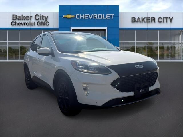 2022 Ford Escape Titanium — photo 1 of 10
