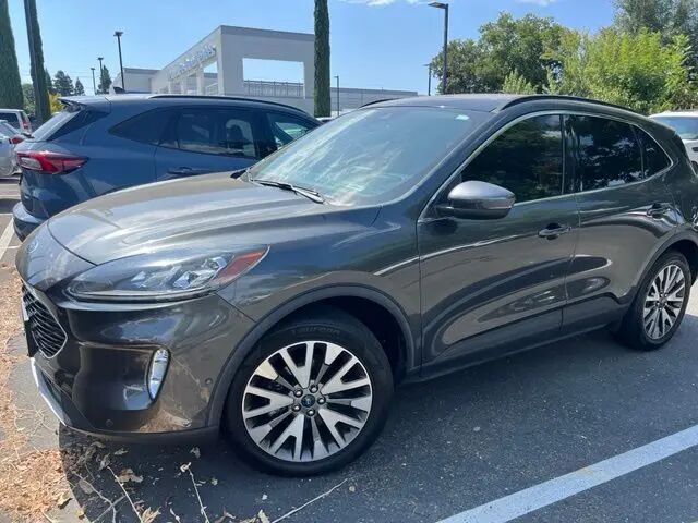 2020 Ford Escape Titanium — photo 1 of 6