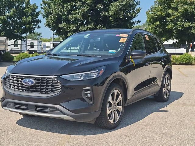 2025 Ford Escape Platinum — photo 1 of 13