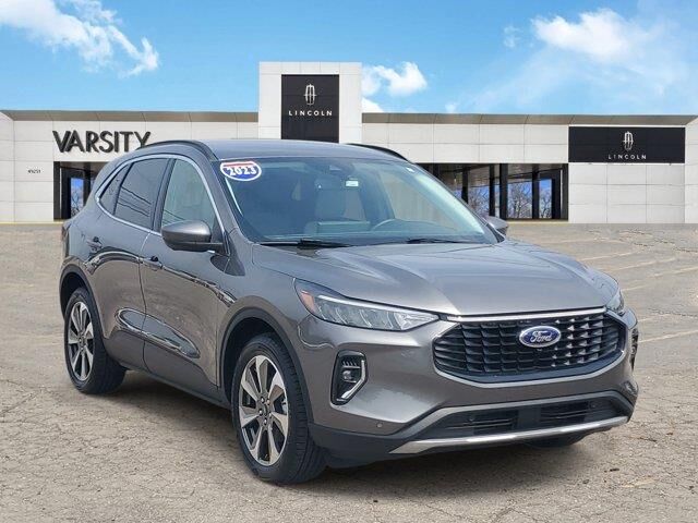 2023 Ford Escape Platinum — photo 1 of 13