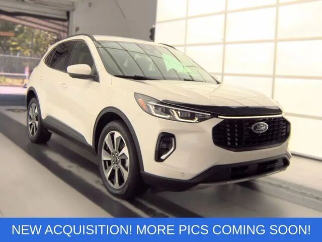 2023 Ford Escape Platinum — photo 1 of 6