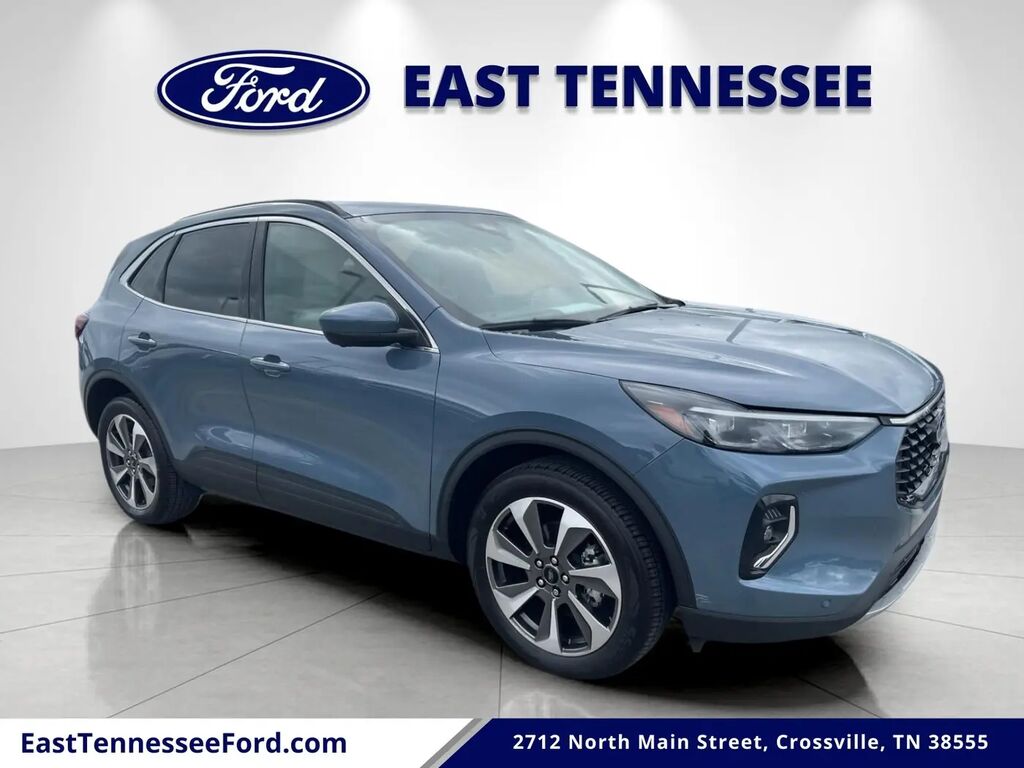 2023 Ford Escape Platinum — photo 1 of 1