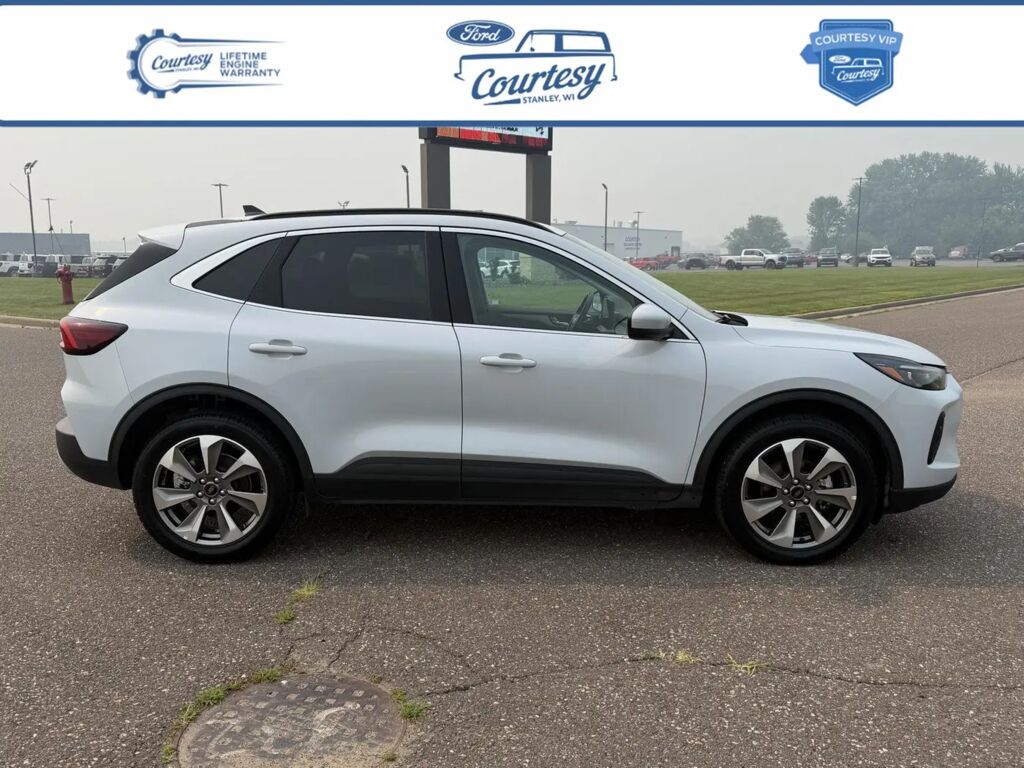 2025 Ford Escape Platinum — photo 1 of 13