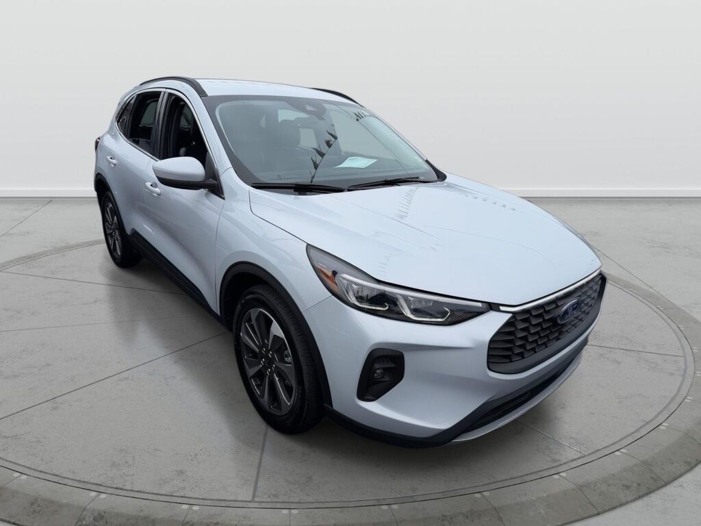 2025 Ford Escape Platinum — photo 1 of 1