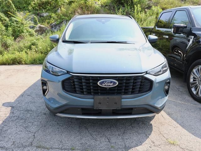 2023 Ford Escape Platinum — photo 1 of 11