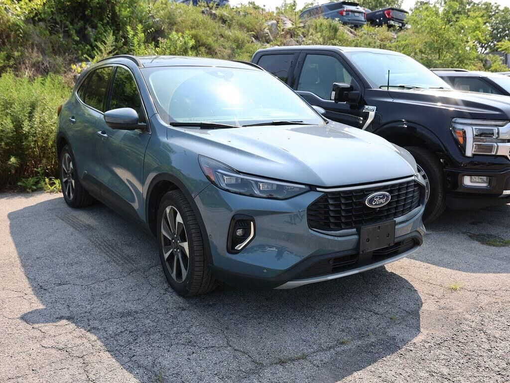 2023 Ford Escape Platinum — photo 1 of 12