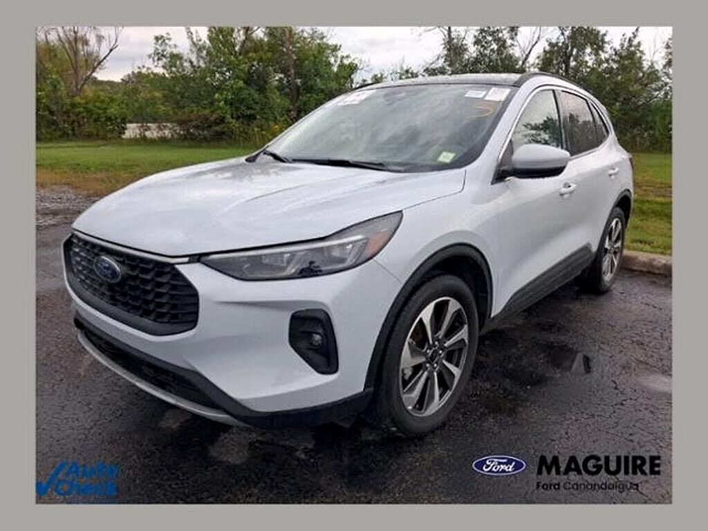 2025 Ford Escape Platinum — photo 1 of 1