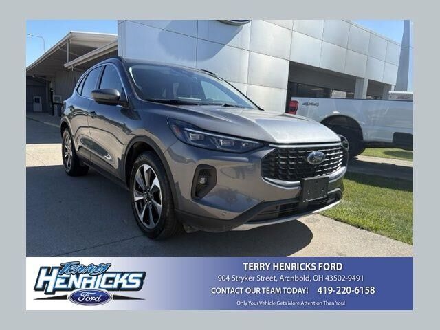 2024 Ford Escape Platinum — photo 1 of 13