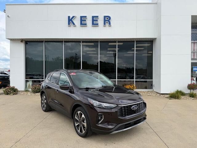 2023 Ford Escape Platinum — photo 1 of 13