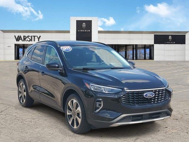 2023 Ford Escape Platinum — photo 1 of 13