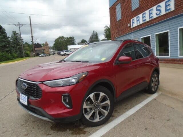 2023 Ford Escape Platinum — photo 1 of 1