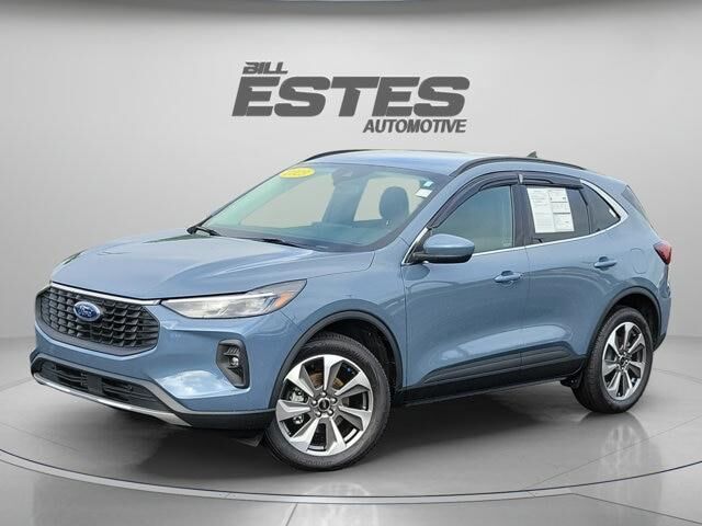 2025 Ford Escape Platinum — photo 1 of 1