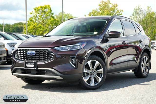2023 Ford Escape Platinum — photo 1 of 13