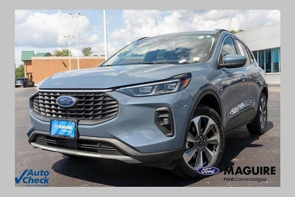 2025 Ford Escape Platinum — photo 1 of 1