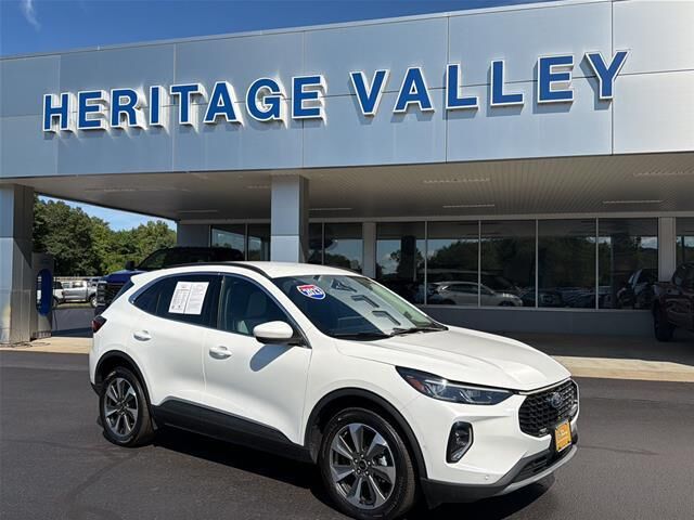 2023 Ford Escape Platinum — photo 1 of 13