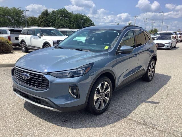 2023 Ford Escape Platinum — photo 1 of 13