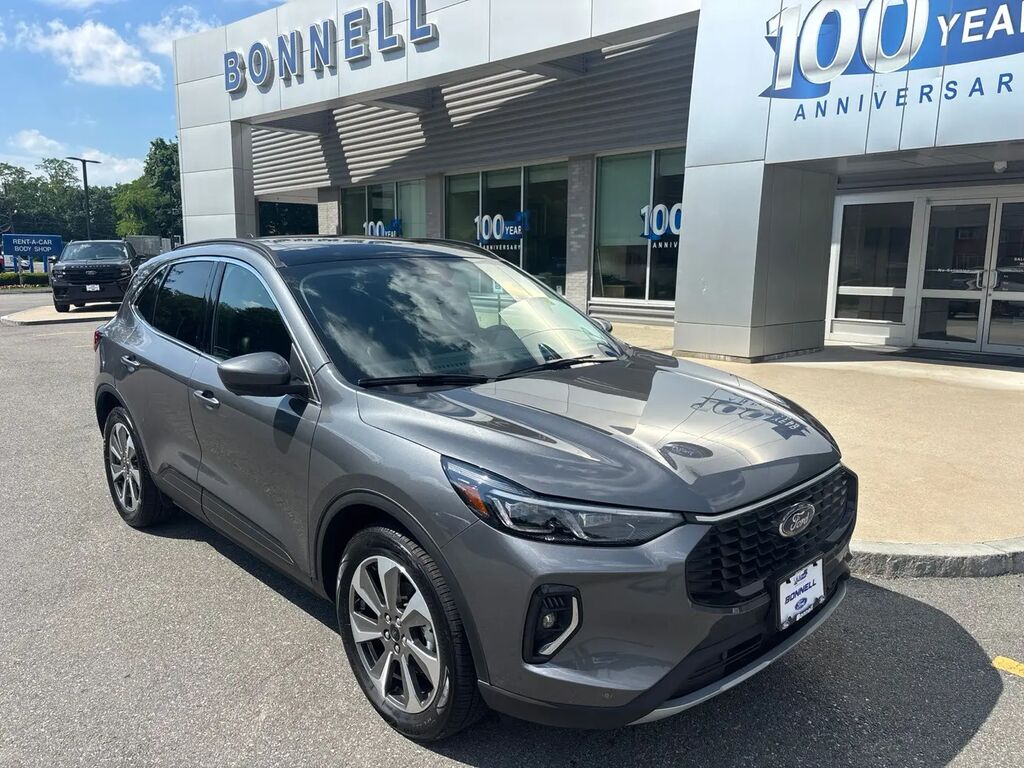 2023 Ford Escape Hybrid Platinum — photo 1 of 13