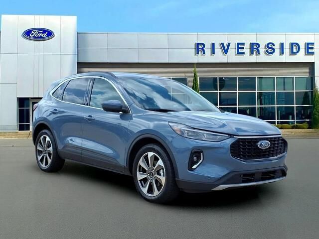 2023 Ford Escape Hybrid Platinum — photo 1 of 13