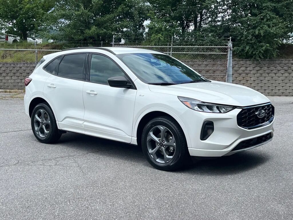 2024 Ford Escape ST-Line — photo 1 of 13