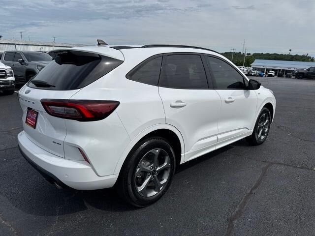 2023 Ford Escape ST-Line — photo 1 of 2