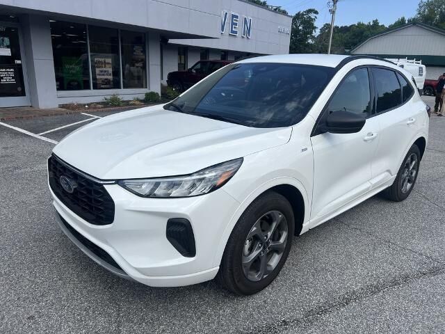 2024 Ford Escape ST-Line — photo 1 of 13