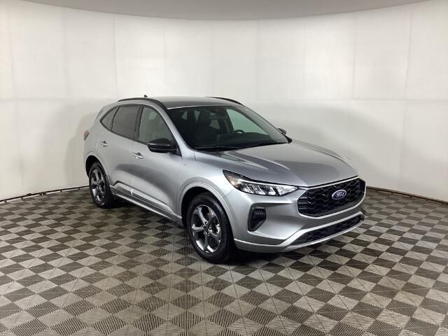 2023 Ford Escape ST-Line — photo 1 of 13