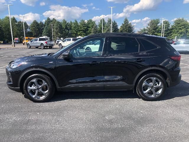 2025 Ford Escape ST-Line — photo 1 of 12