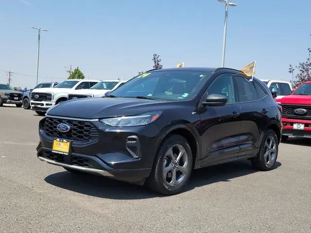 2024 Ford Escape ST-Line — photo 1 of 13