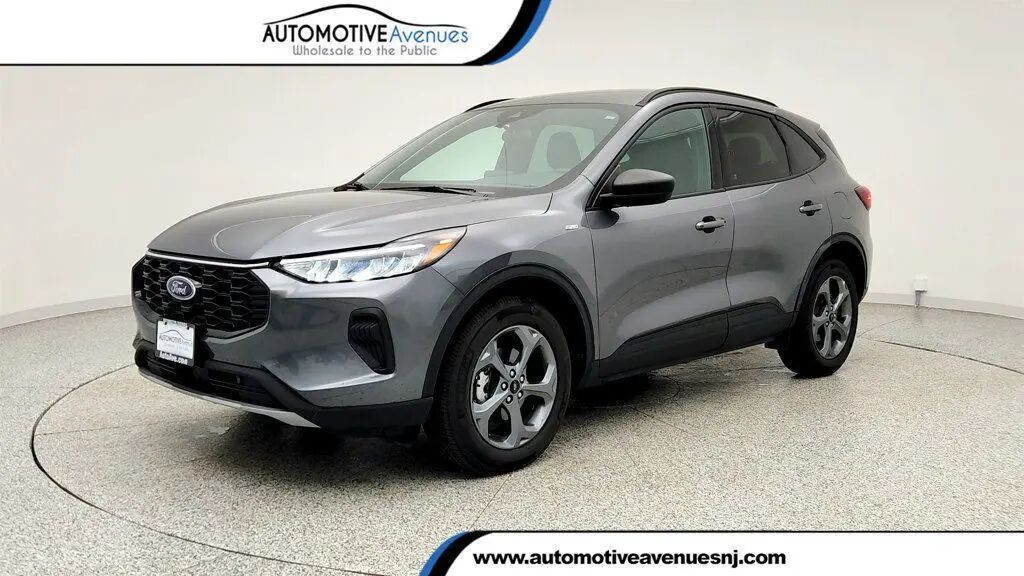 2025 Ford Escape ST-Line — photo 1 of 13