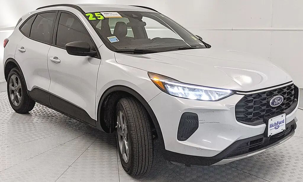 2025 Ford Escape ST-Line — photo 1 of 13