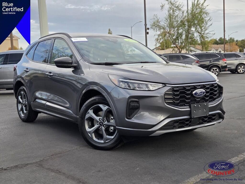 2023 Ford Escape ST-Line — photo 1 of 1