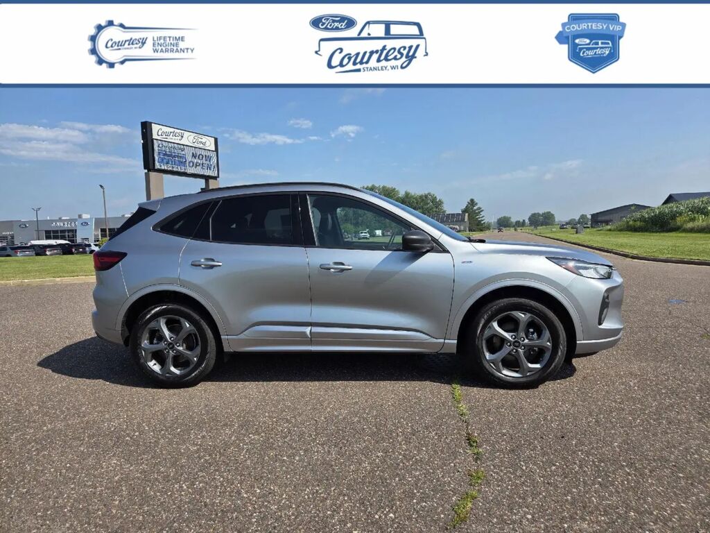2024 Ford Escape ST-Line — photo 1 of 13