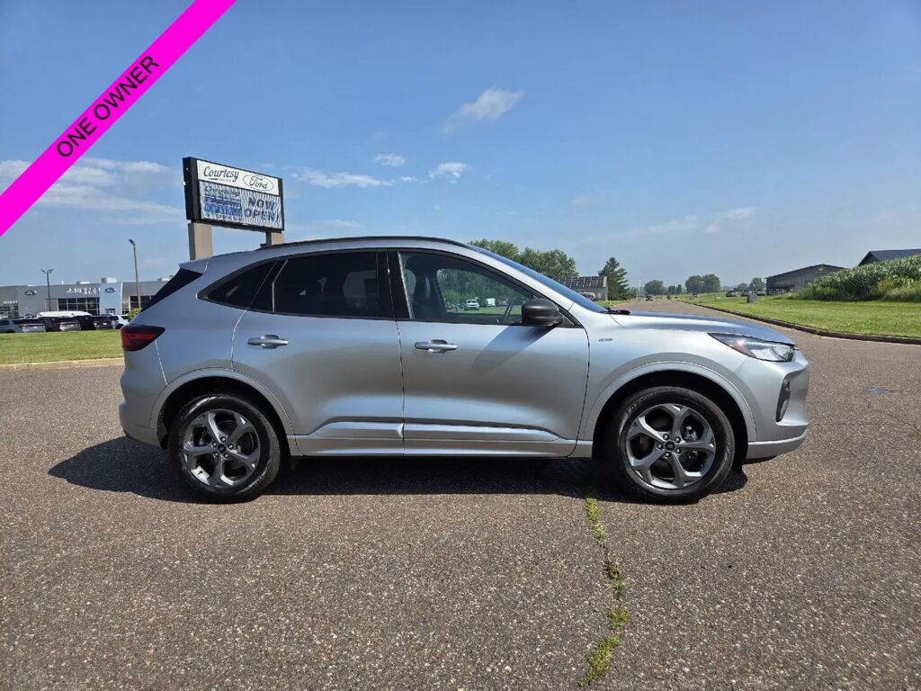 2024 Ford Escape ST-Line — photo 1 of 13