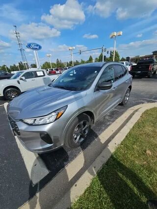 2024 Ford Escape ST-Line — photo 1 of 4