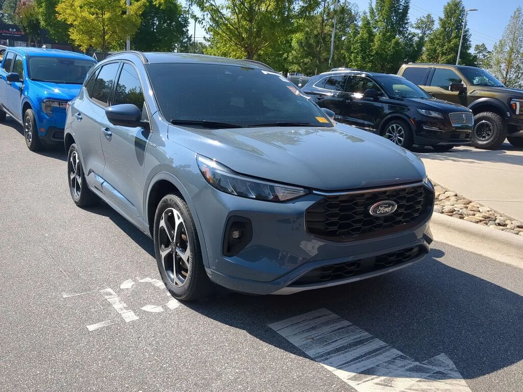 2024 Ford Escape ST-Line Select — photo 1 of 16
