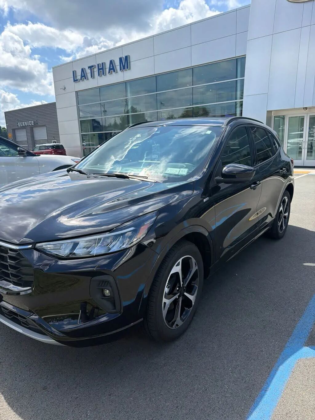 2024 Ford Escape ST-Line Select — photo 1 of 4