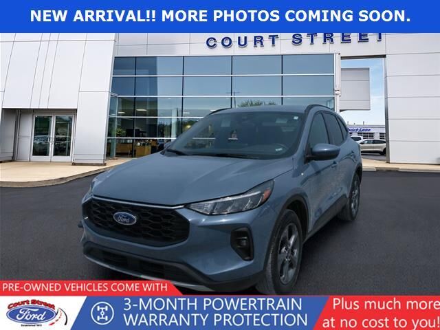 2025 Ford Escape ST-Line Select — photo 1 of 1