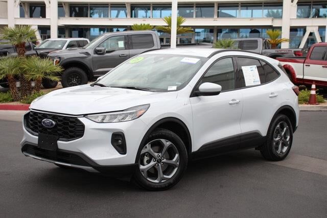 2025 Ford Escape ST-Line Select — photo 1 of 1