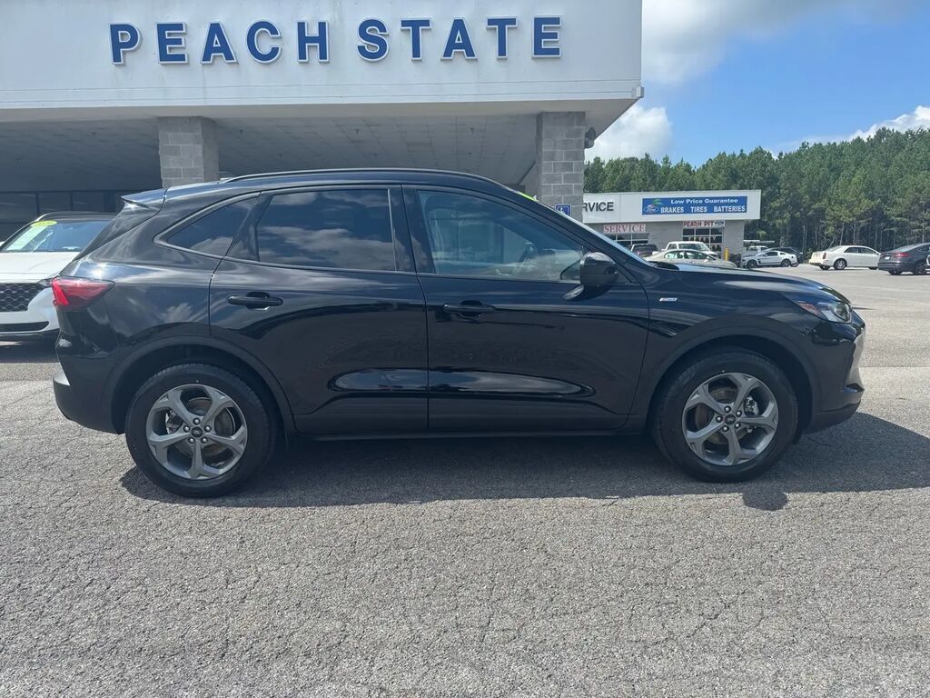 2025 Ford Escape ST-Line Select — photo 1 of 13