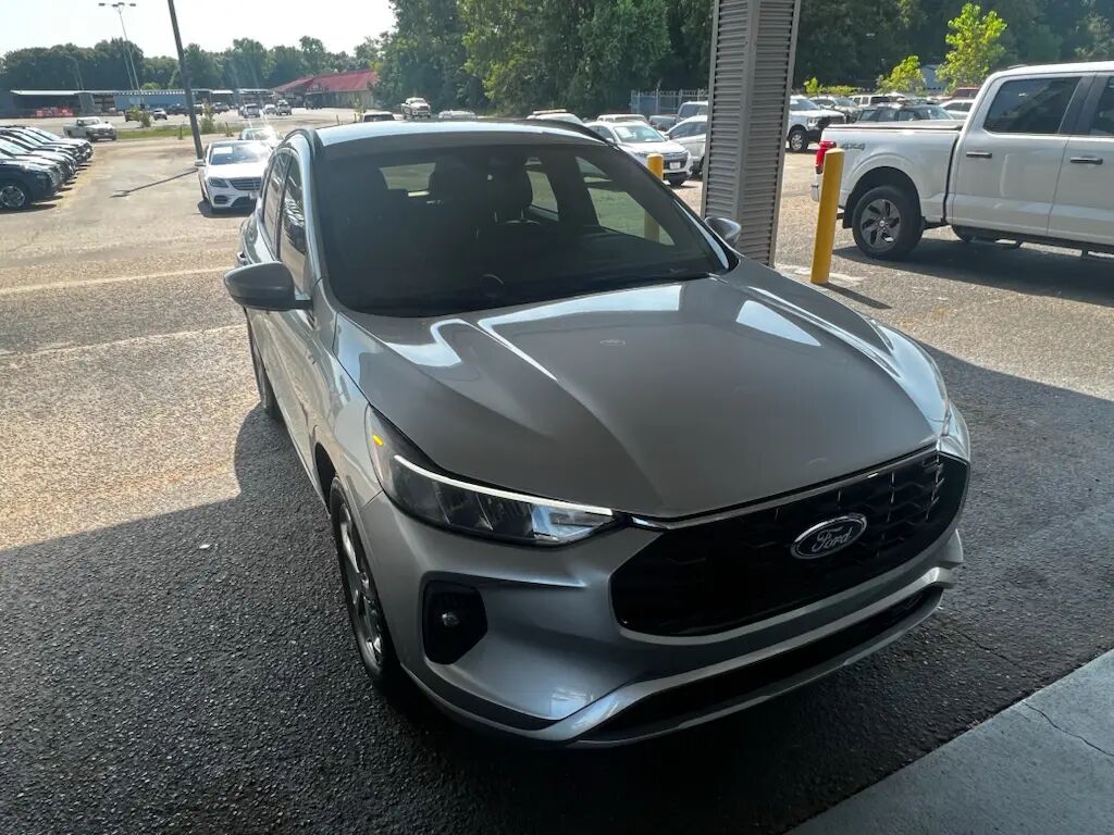 2023 Ford Escape ST-Line Select — photo 1 of 12