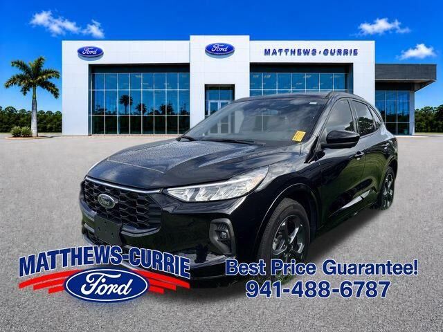 2023 Ford Escape Hybrid ST-Line Select — photo 1 of 12