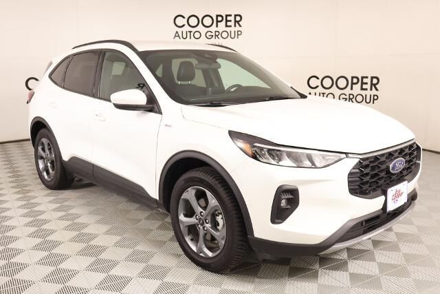 2025 Ford Escape Hybrid ST-Line Select — photo 1 of 13