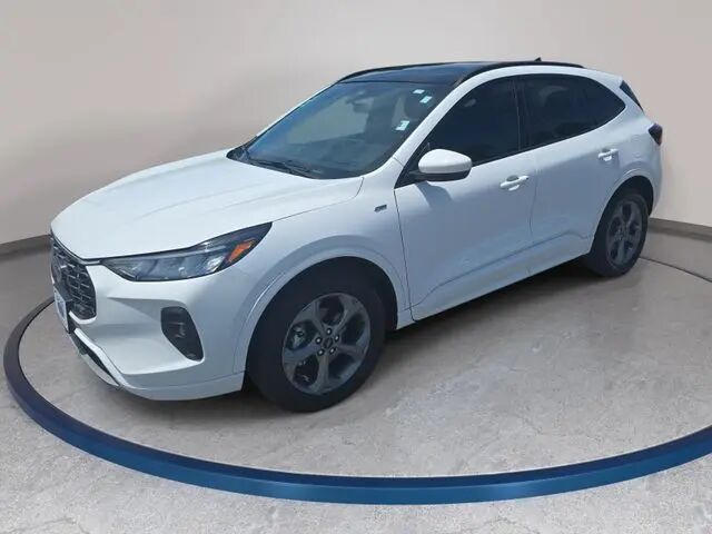 2023 Ford Escape Hybrid ST-Line Select — photo 1 of 13