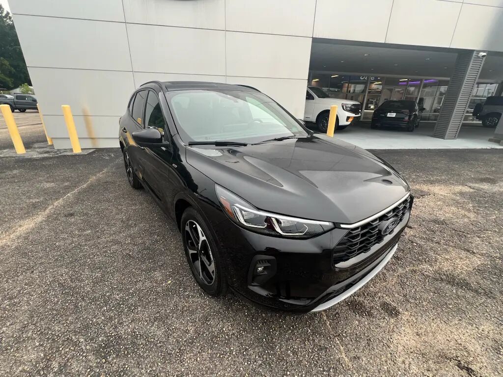 2025 Ford Escape Hybrid ST-Line Elite — photo 1 of 13