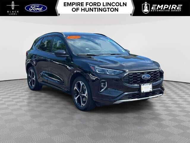 2023 Ford Escape Hybrid ST-Line Elite — photo 1 of 4
