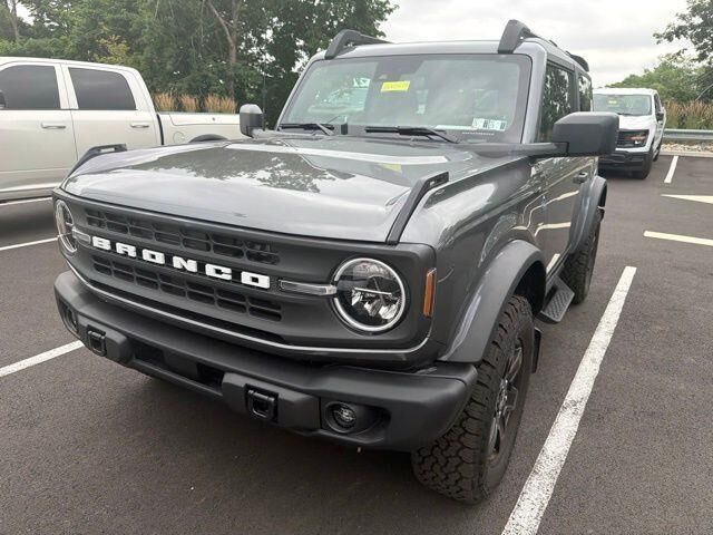 2024 Ford Bronco Black Diamond — photo 1 of 1
