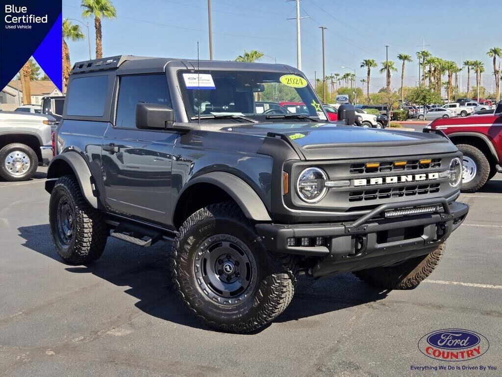 2024 Ford Bronco Black Diamond — photo 1 of 1