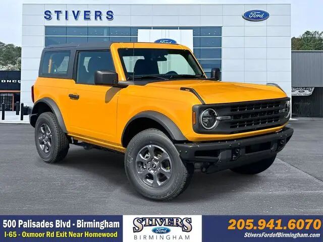 2022 Ford Bronco Base — photo 1 of 11