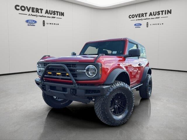 2023 Ford Bronco Base — photo 1 of 13